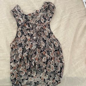 Tank top size S. Cute flower pattern can style with anything!